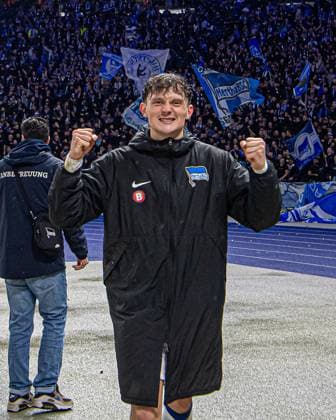 Fussball, Herren, Saison 2023 2024, 2. Bundesliga (22. Spieltag), Hertha BSC - 1. FC Magdeburg, Fabian Reese (Hertha BSC), Jubel nach Abpfiff, 16.02. 2024, *** Soccer, Men, Season 2023 2024, 2 Bundesliga 22 Matchday , Hertha BSC 1 FC Magdeburg, Fabian Reese Hertha BSC , Cheering after final whistle, 16 02 2024, Copyright: xSebastianxRäppold MatthiasxKochx