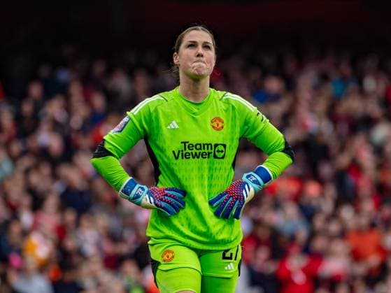 London, England, February 17th 2024: Mary Earps (27) goalkeeper for Manchester United, ManU reaction after missing a penalty from Arsenal (Jayde Chamberlain SPP) Copyright: xJaydexChamberlain xSPPx spp-en-JaChSp-Arsenal v Manchester United Emirates Stadium 17-02-2024 47