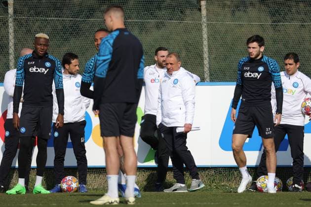 20 febbraio 2024 Castelvolturno, Italia - Ssc Napoli Konami Training Center - UEFA Champion League allenamento Napoli Nella foto: Francesco Calzona allenatore (SSC Napoli); February 20, 2024 Castelvolturno, Italy - Ssc Napoli Konami Training Center - UEFA Champion League Napoli training In the picture:Francesco calzona coach (SSC Napoli);  Copyright: xAlessandroxGarofalox-xLaPressex