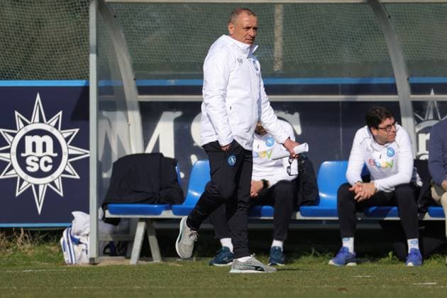 20 febbraio 2024 Castelvolturno, Italia - Ssc Napoli Konami Training Center - UEFA Champion League allenamento Napoli Nella foto: Francesco Calzona allenatore (SSC Napoli); February 20, 2024 Castelvolturno, Italy - Ssc Napoli Konami Training Center - UEFA Champion League Napoli training In the picture:Francesco calzona coach (SSC Napoli);  Copyright: xAlessandroxGarofalox-xLaPressex