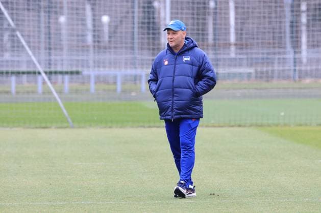 DEU, DFL, 2 FBL Hertha BSC, Training, 20 02 2024, Sportforum, Berlin, DEU, DFL, 2 FBL Hertha BSC, Training, im Bild Cheftrainer Pal Dardai Hertha BSC Berlin DFL regulations prohibit any use of Photographs as image sequences and or quasi video Foto Juergen Engler nordphoto GmbH nordphotoxGmbHx xEngler nph00076