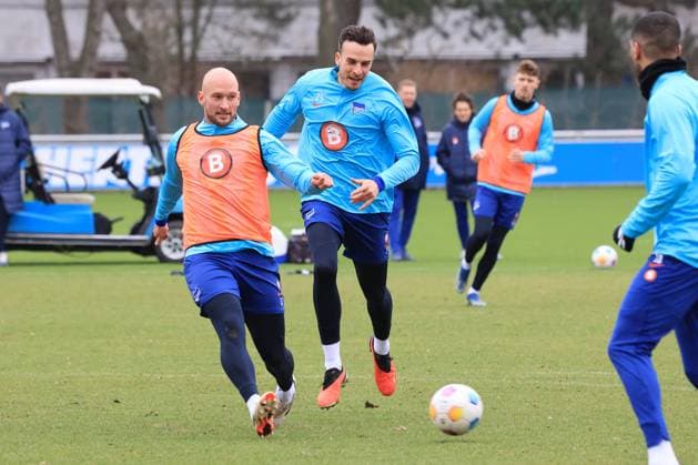DEU, DFL, 2 FBL Hertha BSC, Training, 20 02 2024, Sportforum, Berlin, DEU, DFL, 2 FBL Hertha BSC, Training, im Bild Toni Leistner Hertha BSC Berlin 37 , Haris Tabakovic Hertha BSC Berlin 25 DFL regulations prohibit any use of Photographs as image sequences and or quasi video Foto Juergen Engler nordphoto GmbH nordphotoxGmbHx xEngler nph00076