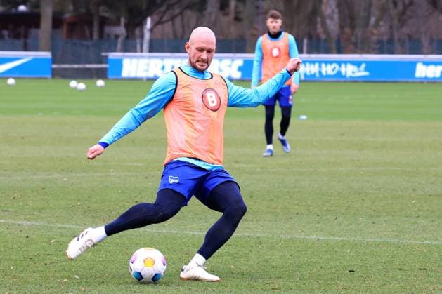 DEU, DFL, 2 FBL Hertha BSC, Training, 20 02 2024, Sportforum, Berlin, DEU, DFL, 2 FBL Hertha BSC, Training, im Bild Toni Leistner Hertha BSC Berlin 37 DFL regulations prohibit any use of Photographs as image sequences and or quasi video Foto Juergen Engler nordphoto GmbH nordphotoxGmbHx xEngler nph00076