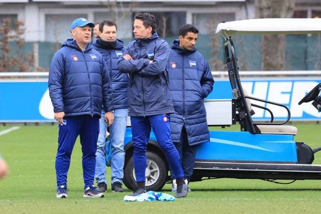 DEU, DFL, 2 FBL Hertha BSC, Training, 20 02 2024, Sportforum, Berlin, DEU, DFL, 2 FBL Hertha BSC, Training, in the picture Head Coach Pal Dardai Hertha BSC Berlin , Benjamin Weber Sports Director, Hertha BSC Berlin , Conditioning Coach Hendrik Kuchno Hertha BSC Berlin , Head of Team Management Sami Allagui Hertha BSC DFL regulations prohibit any use of Photographs as image sequences and or quasi video Foto Juergen Engler nordphoto GmbH nordphotoxGmbHx xEngler nph00076