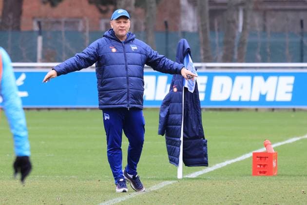 DEU, DFL, 2 FBL Hertha BSC, Training, 20 02 2024, Sportforum, Berlin, DEU, DFL, 2 FBL Hertha BSC, Training, im Bild Cheftrainer Pal Dardai Hertha BSC Berlin DFL regulations prohibit any use of Photographs as image sequences and or quasi video Foto Juergen Engler nordphoto GmbH nordphotoxGmbHx xEngler nph00076