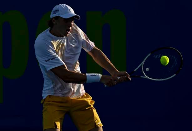 ATP, Tennis Herren Qatar Exxonmobil Open Tennis Tournament 2024 Emil Ruusuvuori of Finland is playing against Giulio Zeppieri of Italy in his round of 32 singles match at the ATP Qatar ExxonMobil Open tennis tournament at the Khalifa International Tennis Complex in Doha, Qatar, on February 20, 2024. DOHA Qatar  Copyright: xNoushadxThekkayilx originalFilename:varittyakkal-atpqatar240220_npnRk.jpg