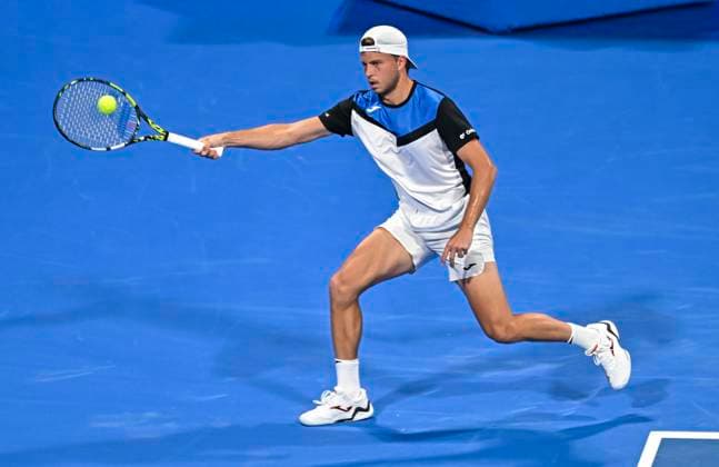 ATP, Tennis Herren Qatar Exxonmobil Open Tennis Tournament 2024 Alexandre Muller of France is playing against Andy Murray of Great Britain in his round of 32 singles match at the ATP Qatar ExxonMobil Open tennis tournament at the Khalifa International Tennis Complex in Doha, Qatar, on February 20, 2024. DOHA Qatar  Copyright: xNoushadxThekkayilx originalFilename:varittyakkal-atpqatar240220_np6xI.jpg
