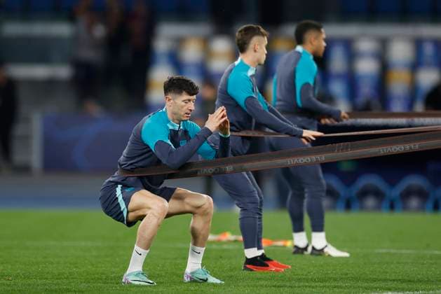 Robert Lewandowski FC Barcelona, Barca looks on, UEFA Champions League Round of 16, FC Barcelona training, Diego Armando Maradona Stadium, February 20, 2024, Naples, Italy.