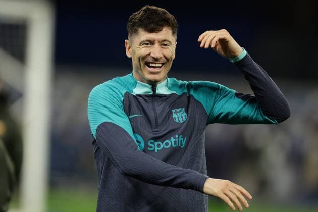 Italy: training session Barcellona Barcellona s Polish forward Robert Lewandowski during training ahead of the UEFA Champions League against SSC Napoli at Diego Armando Maradona Stadium on February 20, 2024, in Napoli, Italy. ABPH9813 Copyright: xAntonioxBalascox