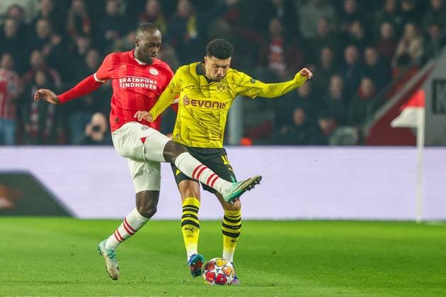 EINDHOVEN, 20-02-2024, Philips Stadium, UEFA Champions League season 2023 24, match between PSV and Borussia Dortmund, PSV player Jordan Teze and Borussia Dortmund player Jadon Sancho PSV - Borussia Dortmund  x24343845x Copyright: