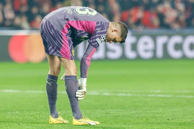 EINDHOVEN, 20-02-2024, Philips Stadium, UEFA Champions League season 2023 24, match between PSV and Borussia Dortmund, Borussia Dortmund goalkeeper Alexander Meyer PSV - Borussia Dortmund  x24343848x Copyright: