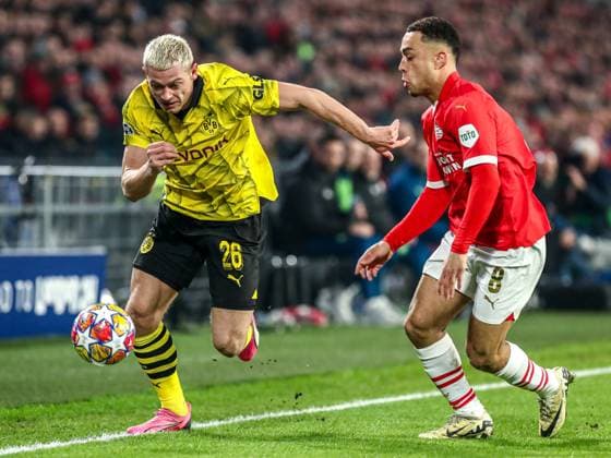 Julian Ryerson Borussia Dortmund BVB, 26 in duel against Sergino Dest PSV Eindhoven, 08 , NLD, PSV Eindhoven vs Borussia Dortmund BVB, UEFA Champions League 2023 24 Round of 16, first leg, 20 02 2024, NLD, PSV Eindhoven vs Borussia Dortmund BVB, UEFA Champions League 2023 24 Round of 16, first leg, 20 02 2024, Photo Eibner Pressefoto Gabriel Boia EIndhoven Copyright: xEibner-Pressefoto GabrielxBoiax EP_EER