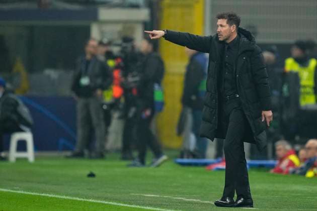 FC Internazionale v Atletico Madrid: Round of 16 First Leg - UEFA Champions League 2023 24 Diego Pablo Cholo Simeone head coach of Atletico de Madrid gives instructions during the UEFA Champions League 2023 24 round of 16 first leg match between FC Internazionale and Atletico Madrid at Stadio Giuseppe Meazza on February 20, 2024 in Milan, Italy. Milan Italy  Copyright: xJosexBretonx originalFilename:breton-fcintern240220_npUg6.jpg