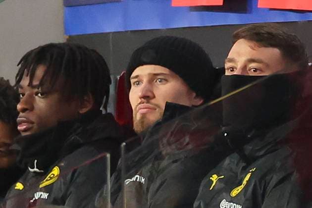 Goalkeeper Gregor Kobel Borussia Dortmund is injured on the bench, UEFA Champions League 2023 2024 Round of 16 1st leg, PSV Eindhoven vs Borussia Dortmund, PSV Stadion, 20 02 2024, Eindhoven, Netherlands