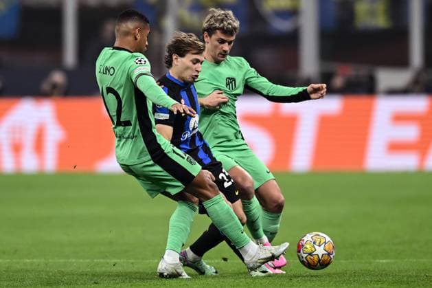 Db Milano 20 02 2024 - Champions League Inter-Atletico Madrid foto Daniele Buffa Image nella foto: Nicolo™ Barella-Antoine Griezmann-Samuel Lino 