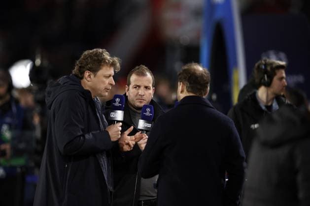 EINDHOVEN - (l-r) Youri Mulder, Rafael van der Vaart during the UEFA Champions League eighth final match between PSV Eindhoven and Borussia Dortmund at the Phillips stadium on February 20, 2024 in Eindhoven, Netherlands. ANP MAURICE VAN STEEN UEFA Champions League 2023 24 2023 2024 xVIxANPxSportx xxANPxIVx 491634708 originalFilename: 491634708.jpg