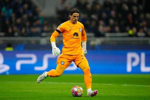 FC Internazionale v Atletico Madrid: Round of 16 First Leg - UEFA Champions League 2023 24 Yann Sommer Goalkeeper of Inter and Switzerland does passed during the UEFA Champions League 2023 24 round of 16 first leg match between FC Internazionale and Atletico Madrid at Stadio Giuseppe Meazza on February 20, 2024 in Milan, Italy. Milan Italy  Copyright: xJosexBretonx originalFilename:breton-fcintern240220_npi4k.jpg