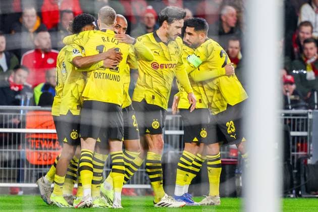 EINDHOVEN, 20-02-2024, Philips Stadium, UEFA Champions League season 2023 24, match between PSV and Borussia Dortmund, Borussia Dortmund player Donyell Malen scores the 0-1 PSV - Borussia Dortmund  x24344381x Copyright: