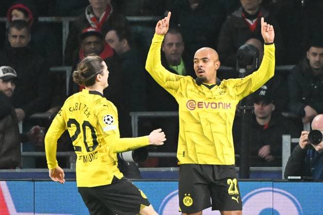 Eindhoven, Philips Stadion, 20 02 24, GER, Men, UEFA Champions League, Season 2023 2024, PSV Eindhoven Borussia Dortmund Picture Donyell MALEN Dortmund cheers after his goal to 0 1 Only for editorial use UEFA regulations prohibit any use of photographs as image sequences and or quasi video North Brabant Netherlands