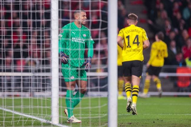 20 02 2024, Football, Season 2023 2024, UEFA Champions League, Round of 16, Round 1, PSV Eindhoven Borussia Dortmund, Walter Benitez PSV Eindhoven is angry, Eindhoven Philips Stadium North Brabant Netherlands xRHR PHOTO ENx Copyright: DennisxEwert RHR-FOTOx RHR-FOTO DE