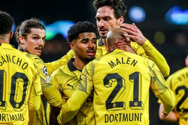 Goal, goal celebration, for 0 1 by Donyell Malen Borussia Dortmund BVB, 21 Goal, goal celebration, for 0 1 by Donyell Malen Borussia Dortmund BVB, 21, NLD, PSV Eindhoven vs Borussia Dortmund BVB, UEFA Champions League 2023 24 eighth final, first leg, 20 02 2024, NLD, PSV Eindhoven vs Borussia Dortmund BVB, UEFA Champions League 2023 24 eighth final, first leg, 20 02 2024, photo Eibner Pressefoto Gabriel Boia EIndhoven Copyright: xEibner-Pressefoto GabrielxBoiax EP_EER