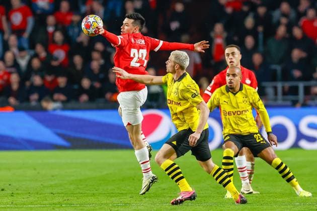 EINDHOVEN, 20-02-2024, Philips Stadium, UEFA Champions League season 2023 24, match between PSV and Borussia Dortmund, PSV player Hirving Lozano PSV - Borussia Dortmund  x24344482x Copyright: