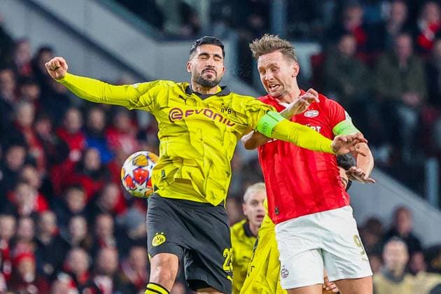 EINDHOVEN, 20-02-2024, Philips Stadium, UEFA Champions League season 2023 24, match between PSV and Borussia Dortmund, Borussia Dortmund player Emre Can and PSV player Luuk de Jong PSV - Borussia Dortmund  x24344487x Copyright:
