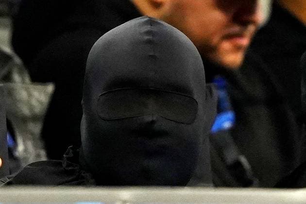 Foto Spada LaPresse 20 febbraio 2024 - Milano , Italia - calcio - Fc Inter Vs Atletico Madrid - Champions League 2023 2024 - Stadio San Siro Nella foto: Kanye West con il volto coperto February 20 , 2024 Milan , Italy - sport, calcio - Fc Inter Vs Atletico Madrid - Champions League 2023 2024 - San Siro Stadium . In the pic : Kanye West with covered face  Copyright: xSpada LaPressex
