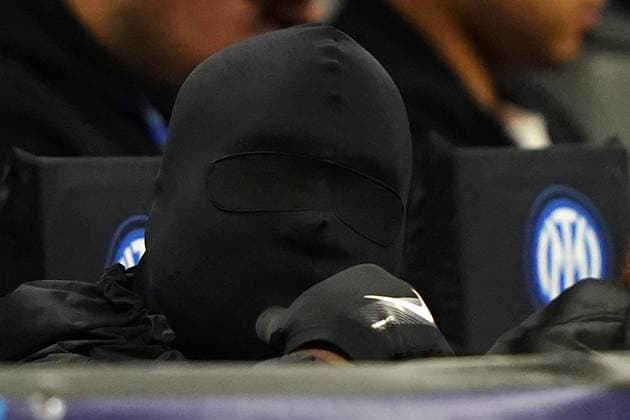 Bilder des Jahres 2024, Sport 02 Feburar Sport Themen der Woche KW08 Sport Bilder des Tages Foto Spada LaPresse 20 febbraio 2024 - Milano , Italia - calcio - Fc Inter Vs Atletico Madrid - Champions League 2023 2024 - Stadio San Siro Nella foto: Kanye West con il volto coperto February 20 , 2024 Milan , Italy - sport, calcio - Fc Inter Vs Atletico Madrid - Champions League 2023 2024 - San Siro Stadium . In the pic : Kanye West with covered face  Copyright: xSpada LaPressex