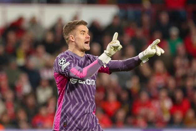 Goalkeeper Alexander Meyer Borussia Dortmund gestures, UEFA Champions League 2023 2024 Round of 16 1st leg, PSV Eindhoven vs Borussia Dortmund, PSV Stadion, 20 02 2024, Eindhoven, Netherlands