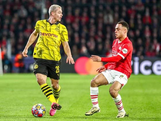 Julian Ryerson Borussia Dortmund BVB, 26 in duel against Sergino Dest PSV Eindhoven, 08 , NLD, PSV Eindhoven vs Borussia Dortmund BVB, UEFA Champions League 2023 24 Round of 16, first leg, 20 02 2024, NLD, PSV Eindhoven vs Borussia Dortmund BVB, UEFA Champions League 2023 24 Round of 16, first leg, 20 02 2024, Photo Eibner Pressefoto Gabriel Boia EIndhoven Copyright: xEibner-Pressefoto GabrielxBoiax EP_EER