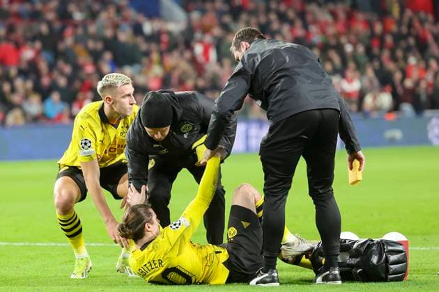 Marcel Sabitzer Borussia Dortmund is treated on the pitch due to injury, UEFA Champions League 2023 2024 Round of 16 1st leg, PSV Eindhoven vs Borussia Dortmund, PSV Stadion, 20 02 2024, Eindhoven, Netherlands