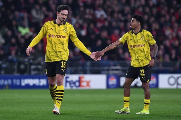 Soccer Champions League round of 16 PSV Eindhoven Borussia Dortmund on 20 02 2024 at Philips Stadion in Eindhoven Mats Hummels Dortmund , left Ian Maatsen Dortmund , right xRx