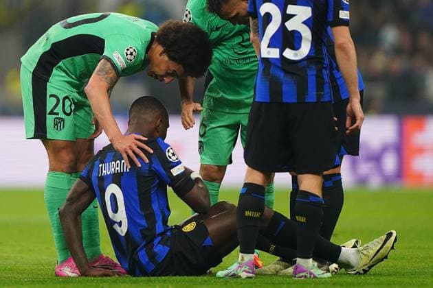 Foto Spada LaPresse 20 febbraio 2024 - Milano , Italia - calcio - Fc Inter Vs Atletico Madrid - Champions League 2023 2024 - Stadio San Siro Nella foto: Marcus Thuram (FC Inter); infortunio February 20 , 2024 Milan , Italy - sport, calcio - Fc Inter Vs Atletico Madrid - Champions League 2023 2024 - San Siro Stadium . In the pic : Marcus Thuram (FC Inter); injured  Copyright: xSpada LaPressex