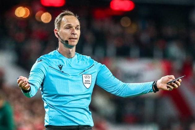 Srdan Jovanovic SRB Referee , NLD, PSV Eindhoven vs Borussia Dortmund BVB, UEFA Champions League 2023 24 Round of 16, First leg, 20 02 2024, NLD, PSV Eindhoven vs Borussia Dortmund BVB, UEFA Champions League 2023 24 Round of 16, First leg, 20 02 2024, Photo Eibner Pressefoto Gabriel Boia EIndhoven Copyright: xEibner-Pressefoto GabrielxBoiax EP_EER