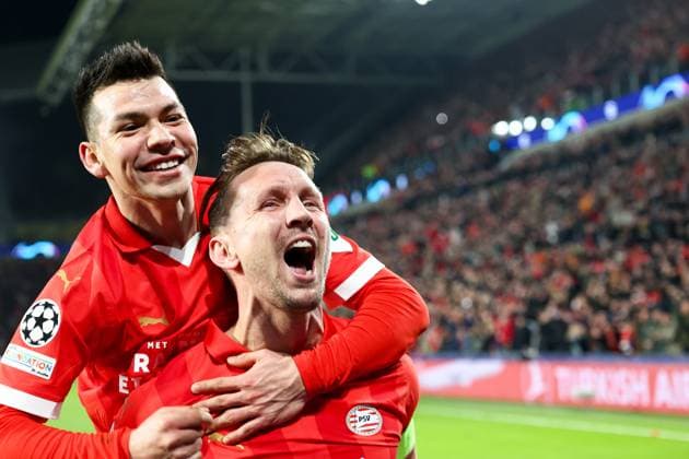 Sport Bilder des Tages EINDHOVEN, 20-02-2024, Philips Stadium, UEFA Champions League season 2023 24, match between PSV and Borussia Dortmund, PSV player Luuk de Jong scores the 1-1 PSV - Borussia Dortmund  x24344949x Copyright: