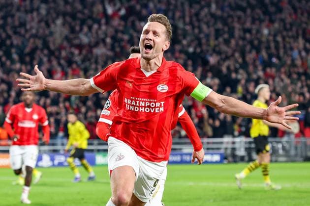 EINDHOVEN, 20-02-2024, Philips Stadium, UEFA Champions League season 2023 24, match between PSV and Borussia Dortmund, PSV player Luuk de Jong scores the 1-1 PSV - Borussia Dortmund  x24344956x Copyright: