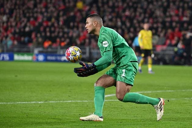 240220 UEFA CL Round of 16 PSV Eindhoven - Borussia Dortmund Walter Benitez of PSV pictured in action with the ball during a football game between PSV Eindhoven and Borussia Dortmund during the 1st leg of the Round of 16 in the UEFA Champions League 2023 - 2024 competition on February 20, 2024 in Eindhoven, The Netherlands. (Photo by Maarten Straetemans Isosport) EINDHOVEN The Netherlands  Copyright: xx 440856