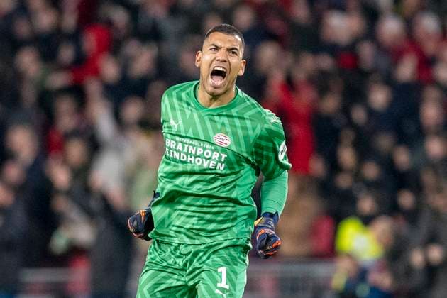 Walter Benitez PSV Eindhoven, 01 celebrates the goal for the 1 1 equalizer Football UEFA Champions League, Season 2023 2024, Round of 16, Round 1 of 2, PSV Eindhoven Borussia Dortmund on 20 02 2024 at Phillips Stadium in Eindhoven Photo Kirchner Media TH Copyright: xKirchner-Media THx