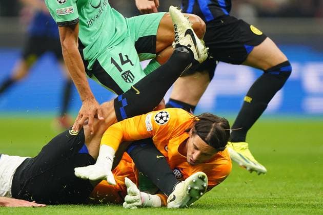 Foto Spada LaPresse 20 febbraio 2024 - Milano , Italia - calcio - Fc Inter Vs Atletico Madrid - Champions League 2023 2024 - Stadio San Siro Nella foto: Yann Sommer (FC Inter); February 20 , 2024 Milan , Italy - sport, calcio - Fc Inter Vs Atletico Madrid - Champions League 2023 2024 - San Siro Stadium . In the pic : Yann Sommer (FC Inter);  Copyright: xSpada LaPressex