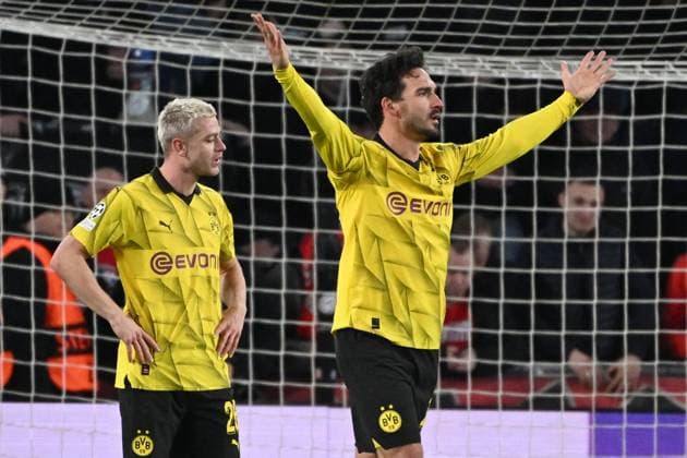 240220 UEFA CL Round of 16 PSV Eindhoven - Borussia Dortmund Mats Hummels of Borussia Dortmund looks dejected after PSV received a penalty during a football game between PSV Eindhoven and Borussia Dortmund during the 1st leg of the Round of 16 in the UEFA Champions League 2023 - 2024 competition on February 20, 2024 in Eindhoven, The Netherlands. (Photo by Maarten Straetemans Isosport) EINDHOVEN The Netherlands  Copyright: xx 440870