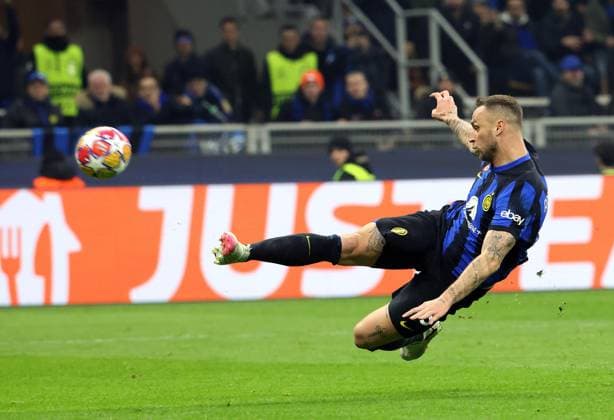 February 20, 2024, Milan, ITALY: Inter Milan™s Marko Arnautovic kicks during the first leg of the round of 16 of the UEFA Champions League at Giuseppe Meazza stadium in Milan, 20 February 2024..ANSA MATTEO BAZZI. Soccer; Champions League: Fc Inter vs Atletico De Madrid  - ZUMAa110 20240220_zaf_a110_093 Copyright: xMatteoxBazzix