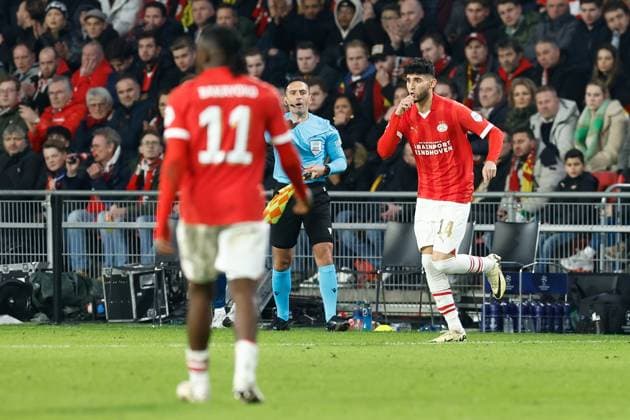 EINDHOVEN, 20-02-2024, Philips Stadium, UEFA Champions League season 2023 24, match between PSV and Borussia Dortmund, PSV player Ricardo Pepi for PSV player Hirving Lozano PSV - Borussia Dortmund  x24345309x Copyright:
