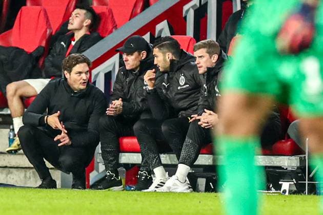 Edin Terzic Borussia Dortmund BVB, Head Coach gestures, Gestures, NLD, PSV Eindhoven vs Borussia Dortmund BVB, UEFA Champions League 2023 24 Round of 16, First leg, 20 02 2024, NLD, PSV Eindhoven vs Borussia Dortmund BVB, UEFA Champions League 2023 24 Round of 16, First leg, 20 02 2024, Photo Eibner Pressefoto Gabriel Boia EIndhoven Copyright: xEibner-Pressefoto GabrielxBoiax EP_EER