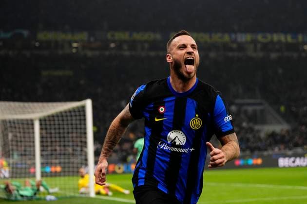 FC Internazionale v Atletico Madrid: Round of 16 First Leg - UEFA Champions League 2023 24 Marko Arnautovic Centre-Forward of Inter and Austria celebrates after scoring his sides first goal during the UEFA Champions League 2023 24 round of 16 first leg match between FC Internazionale and Atletico Madrid at Stadio Giuseppe Meazza on February 20, 2024 in Milan, Italy. Milan Italy  Copyright: xJosexBretonx originalFilename:breton-fcintern240220_npKdJ.jpg