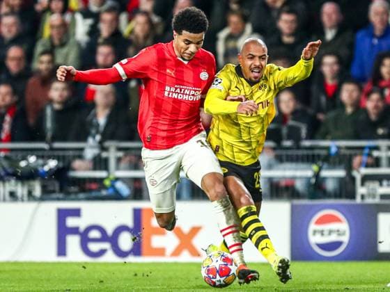 Donyell Malen Borussia Dortmund BVB, 21 in duel against Malik Tillman PSV Eindhoven, 10 , NLD, PSV Eindhoven vs Borussia Dortmund BVB, UEFA Champions League 2023 24 Round of 16, first leg, 20 02 2024, NLD, PSV Eindhoven vs Borussia Dortmund BVB, UEFA Champions League 2023 24 Round of 16, first leg, 20 02 2024, Photo Eibner Pressefoto Gabriel Boia EIndhoven Copyright: xEibner-Pressefoto GabrielxBoiax EP_EER