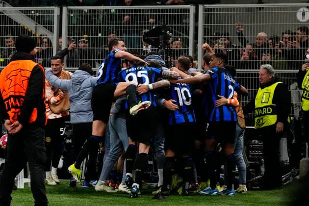 Sport Bilder des Tages FC Internazionale v Atletico Madrid: Round of 16 First Leg - UEFA Champions League 2023 24 Marko Arnautovic Centre-Forward of Inter and Austria celebrates after scoring his sides first goal during the UEFA Champions League 2023 24 round of 16 first leg match between FC Internazionale and Atletico Madrid at Stadio Giuseppe Meazza on February 20, 2024 in Milan, Italy. Milan Italy  Copyright: xJosexBretonx originalFilename:breton-fcintern240220_nppFz.jpg