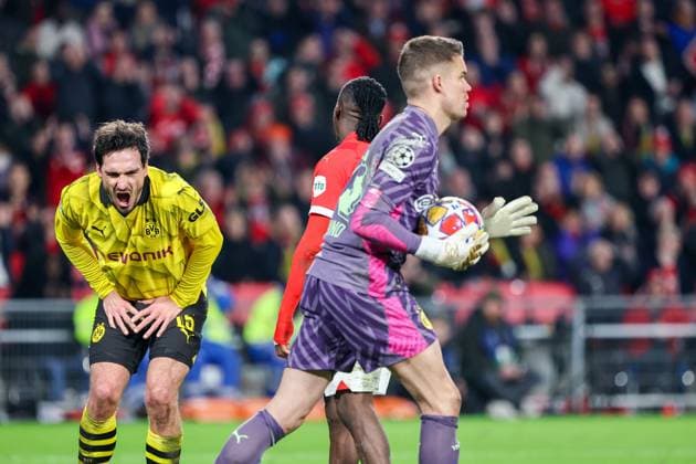 EINDHOVEN, 20-02-2024, Philips Stadium, UEFA Champions League season 2023 24, match between PSV and Borussia Dortmund, Borussia Dortmund player Mats Hummels PSV - Borussia Dortmund  x24345505x Copyright: