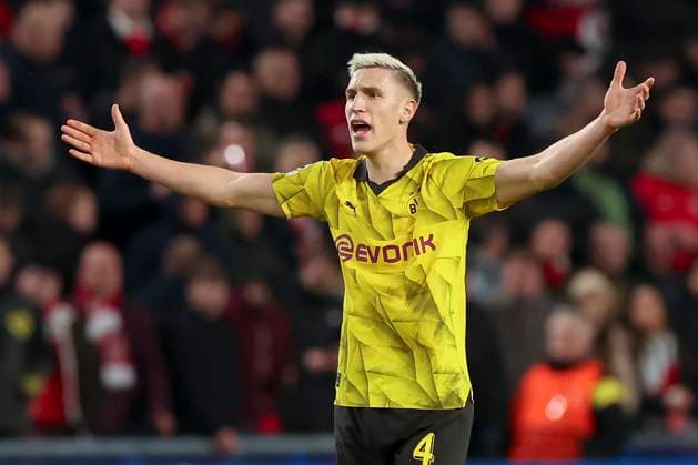 Nico Schlotterbeck Borussia Dortmund gestures, UEFA Champions League 2023 2024 Round of 16 1st leg, PSV Eindhoven vs Borussia Dortmund, PSV Stadion, 20 02 2024, Eindhoven, Netherlands