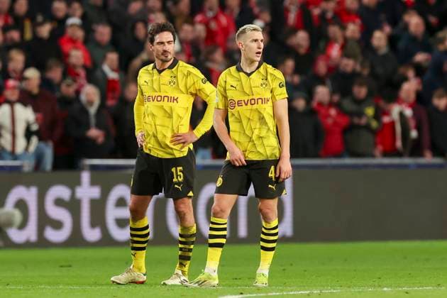 Mats Hummels Borussia Dortmund and Nico Schlotterbeck Borussia Dortmund look disappointed, UEFA Champions League 2023 2024 Round of 16 1st leg, PSV Eindhoven vs Borussia Dortmund, PSV Stadion, 20 02 2024, Eindhoven, Netherlands